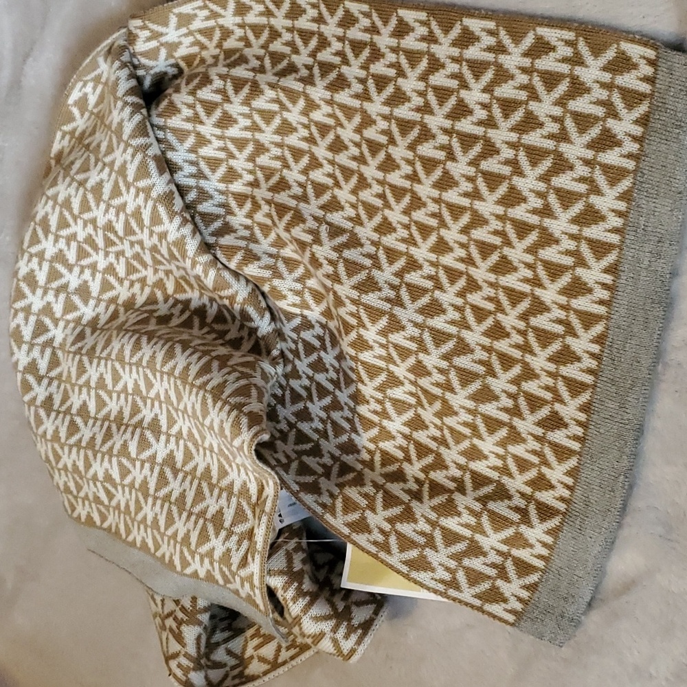 Michael Kors Two Tone Jacquard Logo Monogram Winter Scarf